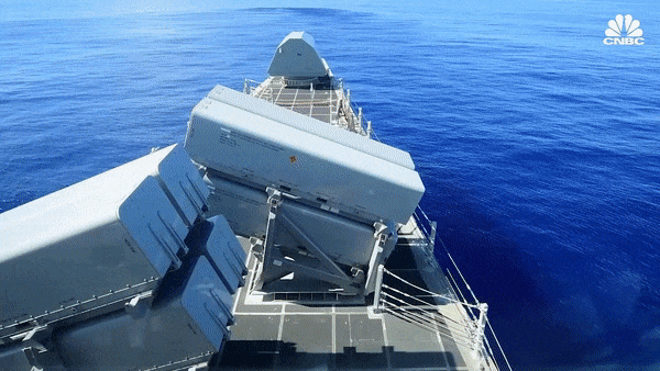 Cận cảnh mẫu tàu chiến đắt giá gây tranh cãi nhất của Mỹ