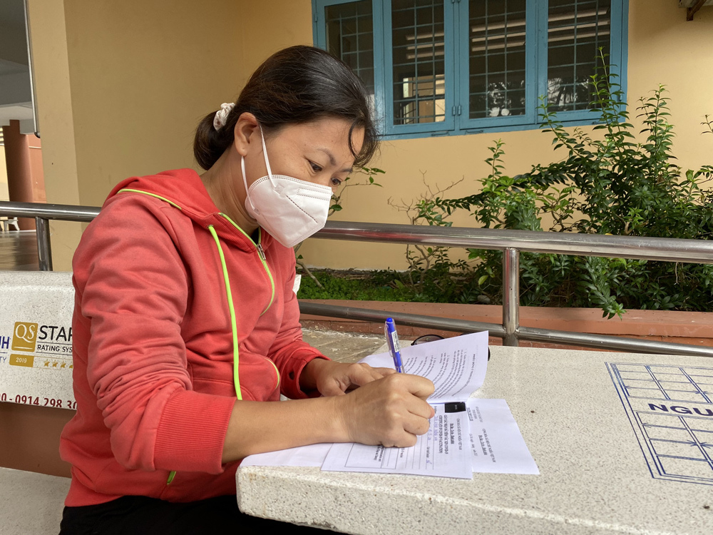 Đang tiêm vắc xin Covid-19 cho 1.200 học sinh huyện Củ Chi