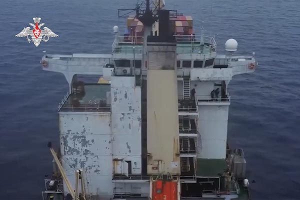 Nghẹt thở xem đặc nhiệm Nga đột kích tàu bị cướp biển bắt giữ