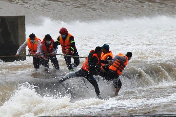 Vụ lật tàu trên sông của đoàn Sở GTVT có sự chủ quan, lơ là