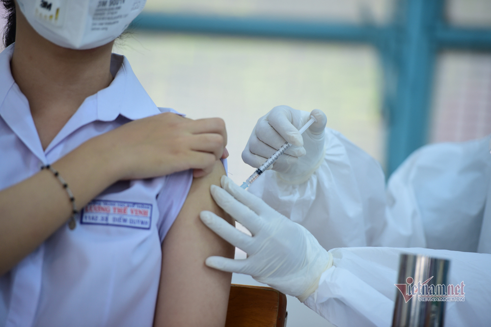 Dự kiến giữa tháng 11, Việt Nam phủ mũi 1 vắc xin Covid-19 cho người trên 18 tuổi
