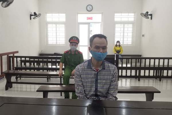 Bảo vệ trường học ở Hà Nội đâm thấu ngực đồng nghiệp để rửa hận