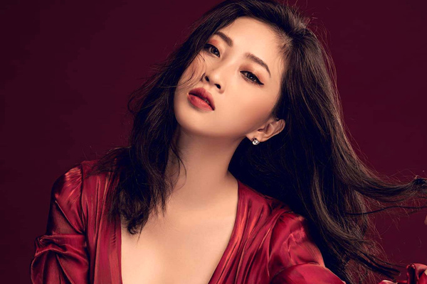 MC Liêu Hà Trinh ra sách về tình người trong tâm dịch