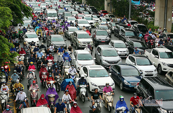 Hà Nội thu phí ô tô vào nội đô: Nhiều hồ nghi, lo lắng