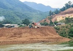 Sửa chữa sạt lở công trình ở Thanh Hóa, đơn vị xử lý lén đổ đất thải xuống sông