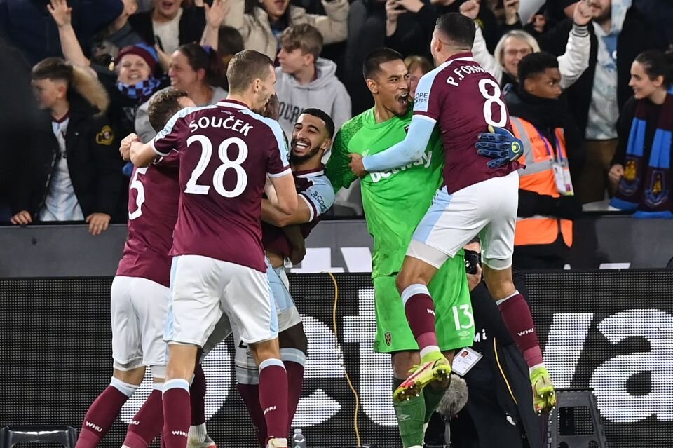 Man City bị West Ham hất bay khỏi cúp Liên đoàn Anh