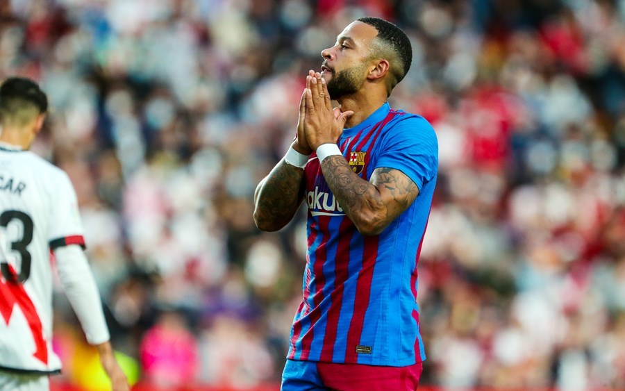 Depay hỏng 11m, Barca thua sốc ngày chia tay HLV Koeman