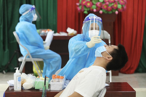 Hanoi regulates COVID-19 testing, monitoring, quarantine for returnees