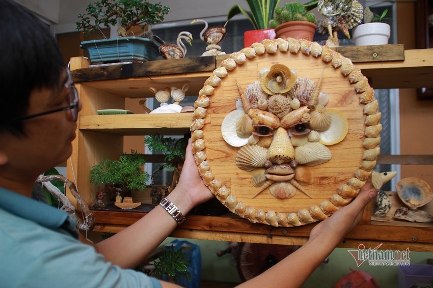 Ông chủ quán cà phê đi nhặt vỏ ốc, chuyện phía sau khiến nhiều người thích