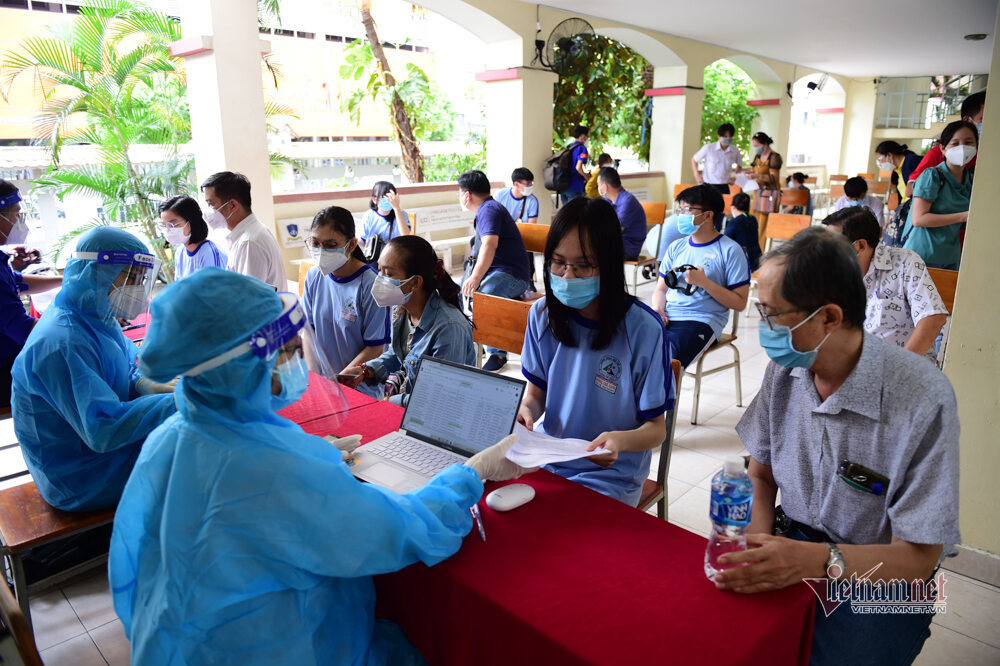 Parents, experts have different views about reopening schools