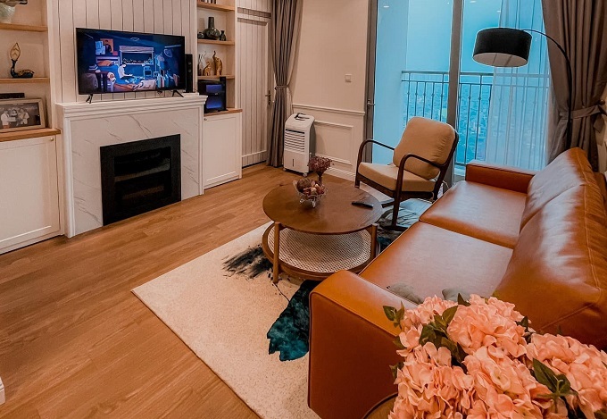 Căn hộ Studio phong cách Âu Mỹ với lò sưởi và sofa xua tan mùa đông lạnh giá