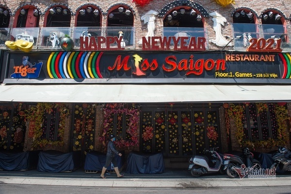 Sở Y tế TP.HCM đề xuất cho quán bar, vũ trường, massage hoạt động ở vùng xanh