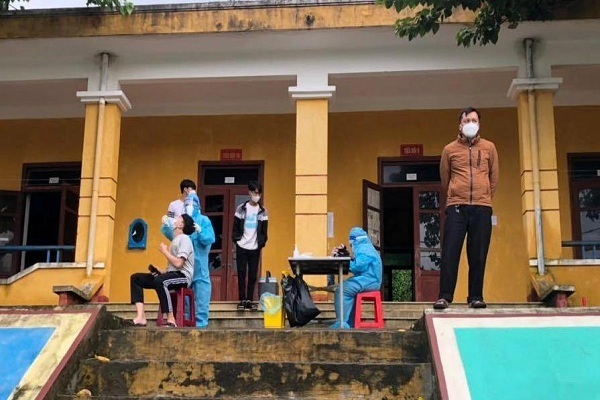 Hơn 1.200 học sinh dừng đến trường vì bạn học mắc Covid-19