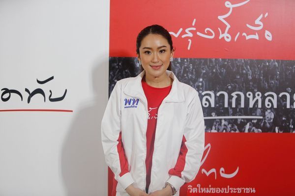 Chân dung cô út xinh đẹp nhà Thaksin vừa gia nhập chính trường