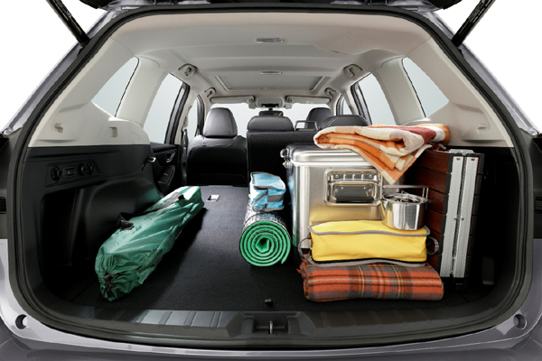 Ô tô SUV gia đình: Thưởng thức bức ảnh của một chiếc ô tô SUV gia đình tốt nhất, với đủ không gian cho tất cả các thành viên, giúp chuyến đi của bạn trở nên dễ chịu hơn.
