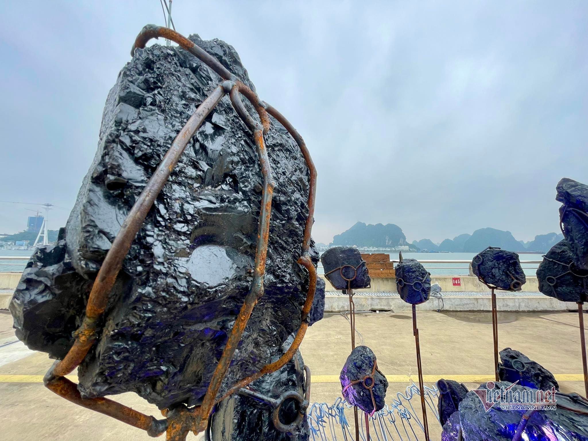 Ngắm tác phẩm điêu khắc 'Halong Zero Waste - Hạ Long không rác thải'