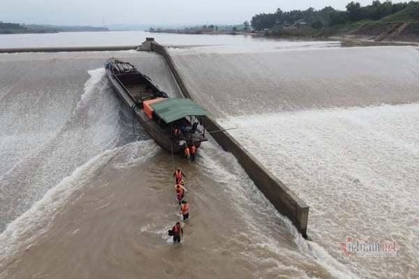 Tìm thấy thi thể chủ doanh nghiệp vụ lật tàu trên sông ở Quảng Trị
