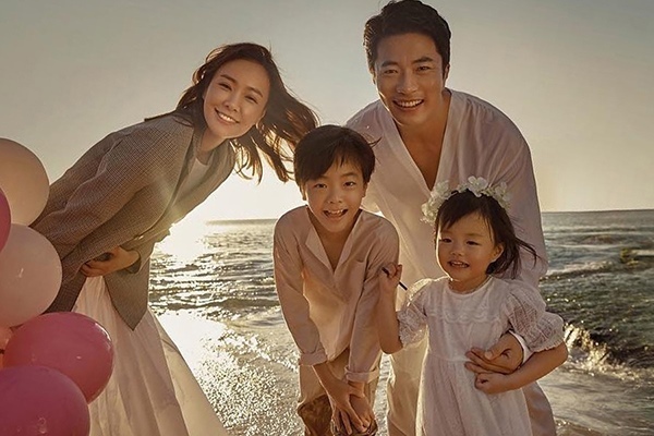 'Ông hoàng nước mắt' Kwon Sang Woo và vợ viên mãn sau bao sóng gió