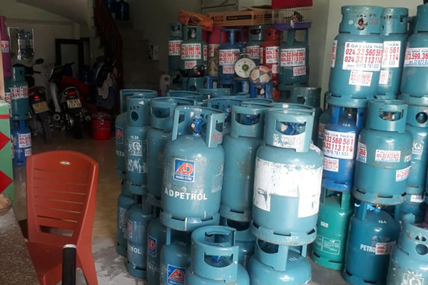 Sau xăng lại đến gas tăng giá kỷ lục, lo cuộc sống ngày càng đắt đỏ