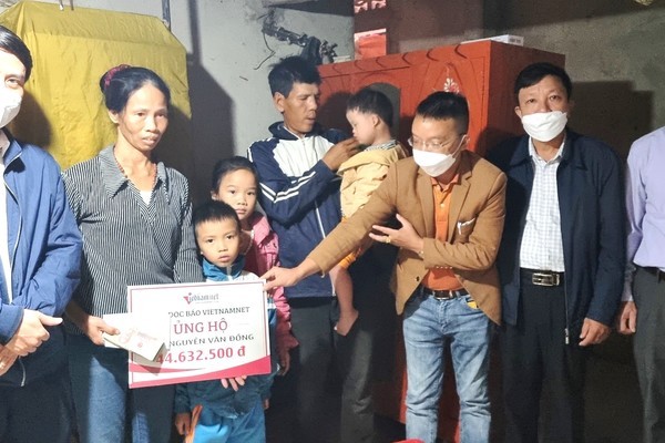 VietNamNet trao gần 80 triệu đồng đến hai hoàn cảnh khó khăn ở Hà Tĩnh