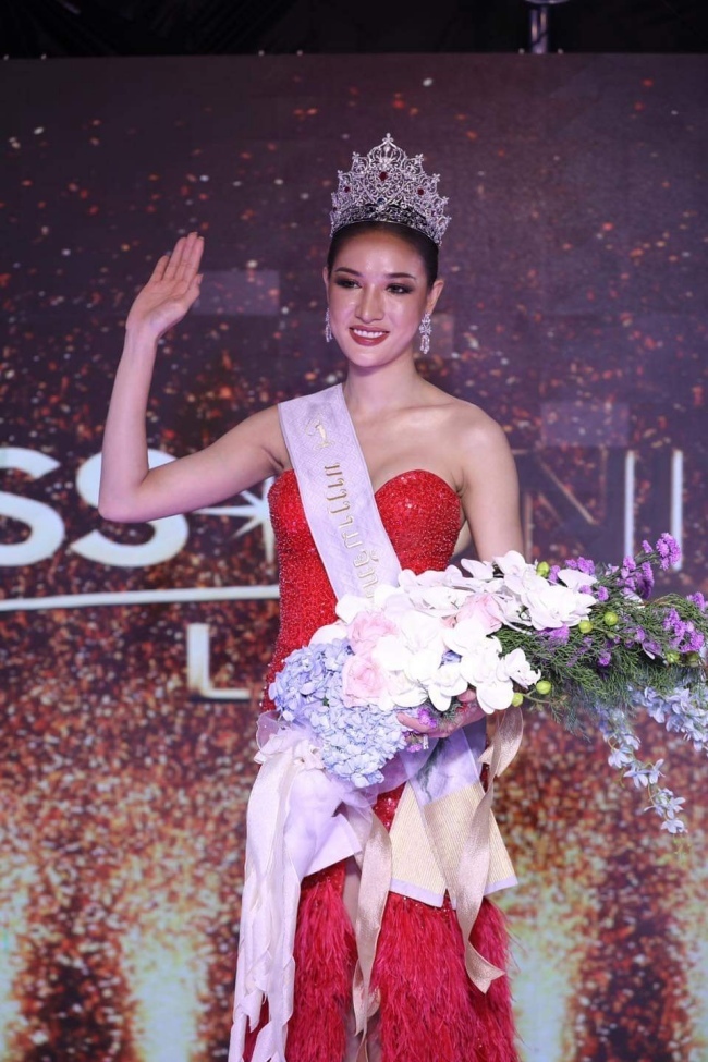 Giám đốc 26 tuổi biết nói tiếng Việt đăng quang Hoa hậu Hoàn vũ Lào 2021