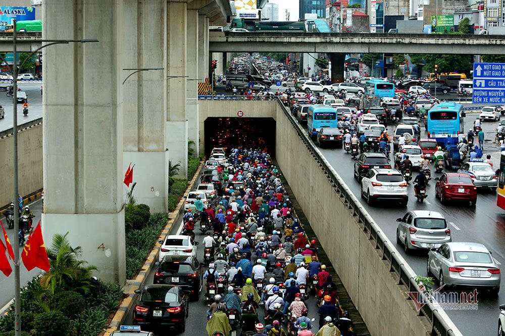 Hanoi’s proposal to collect fees from cars entering inner city raises concerns