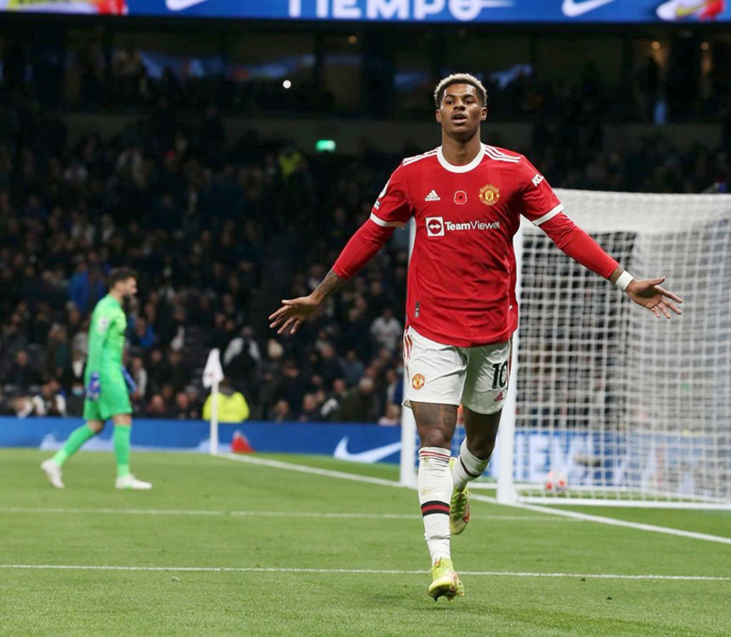 Rashford nổi đóa vì bị Solskjaer tống lên ghế dự bị