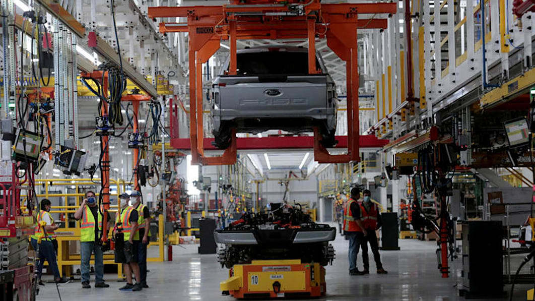 Ford, GM tạm đóng nhà máy, lợi nhuận đều giảm do thiếu chip