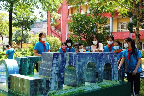 Độc đáo công viên thắng tích trong sân trường ở Thanh Hóa