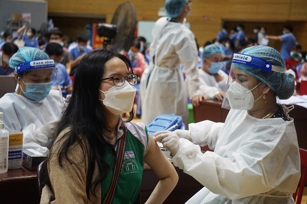 Đà Nẵng hoãn tiêm vắc xin Covid-19 cho học sinh lớp 8, 9