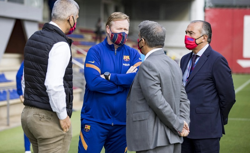 Barca đề nghị khiếm nhã tiền bồi thường, Koeman làm căng
