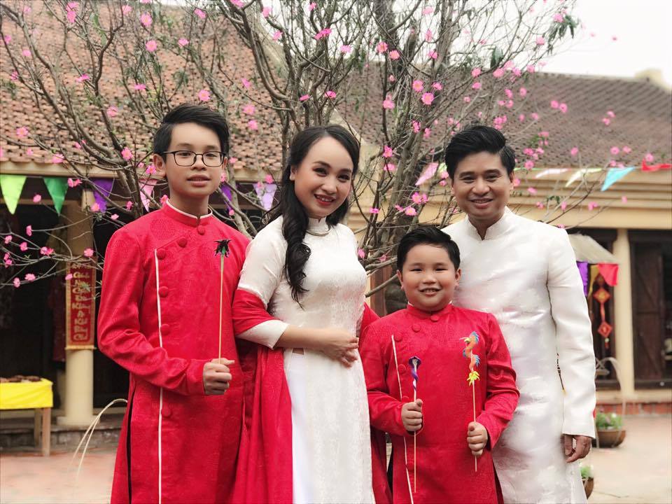 Hôn nhân 17 năm ngọt ngào như ngày đầu của Tấn Minh - Thu Huyền