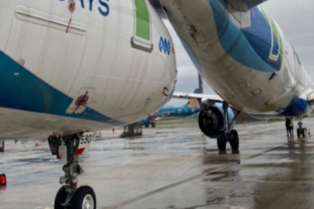 Nhân viên không quan sát, hai máy bay va chạm ở sân bay Nội Bài