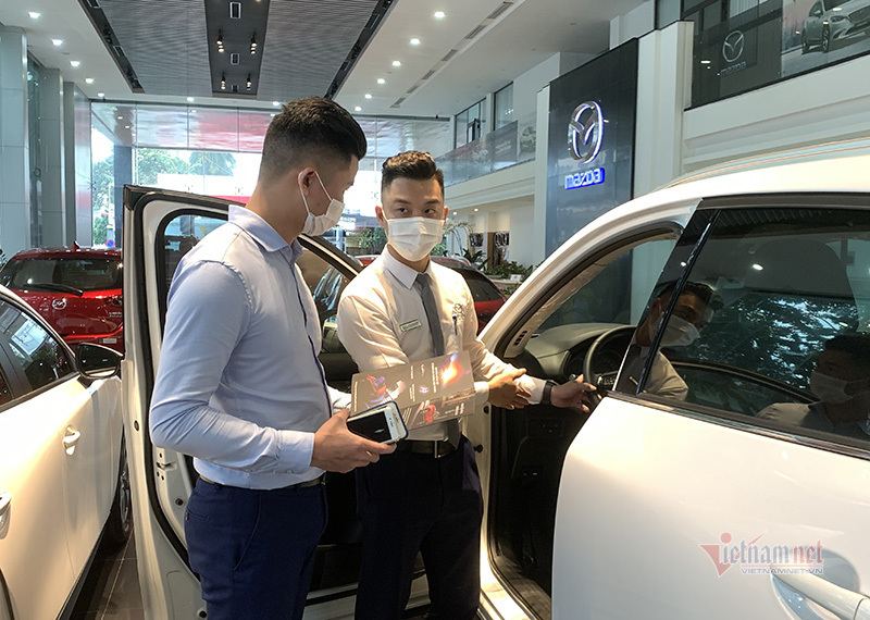 Giờ G chốt giảm phí trước bạ ô tô, khách Việt lại dài cổ chờ