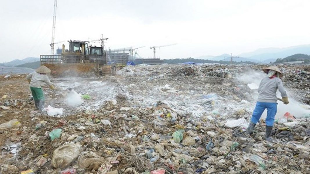 Hanoi’s largest landfill suspends operation