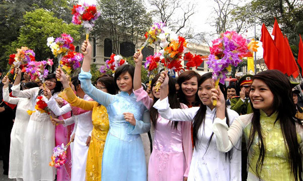 Vietnamese traditional costume,ao dai,vietnam craft villages