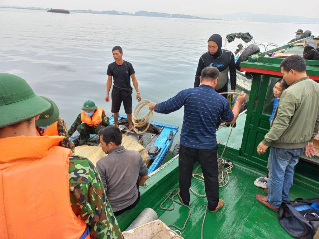 Tàu vận tải va chạm tàu cá trên vịnh Hạ Long, vợ chồng ngư dân tử vong