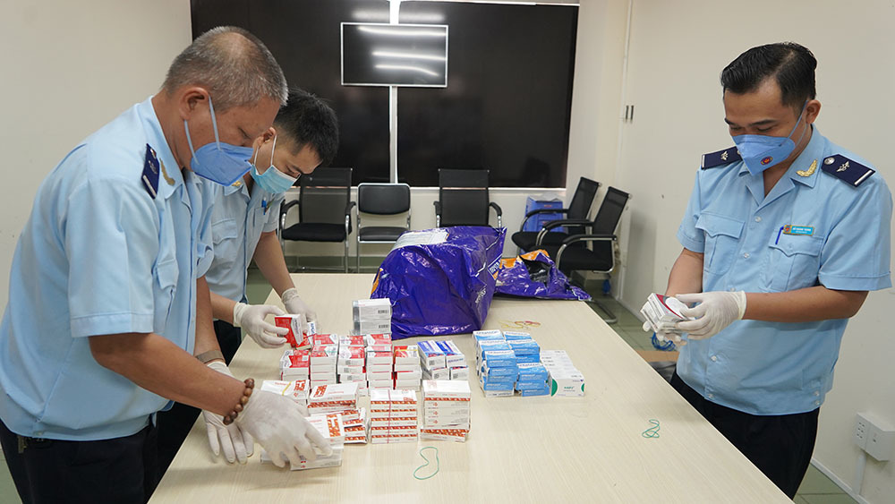 Phát hiện vụ buôn lậu hàng trăm hộp thuốc điều trị Covid-19 từ Nga về Việt Nam
