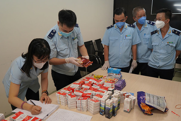 Phát hiện vụ nhập lậu hàng trăm hộp thuốc điều trị Covid-19 từ Nga về Việt Nam