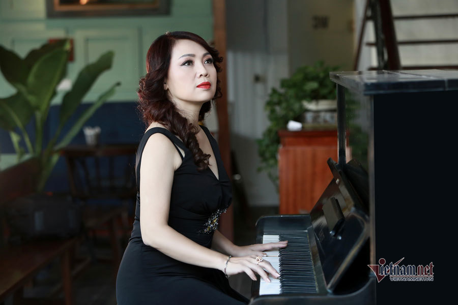 Nhan sắc trẻ mãi không già của NSND Thái Bảo ở tuổi U60