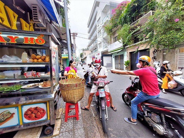 Hàng bánh mỳ 90 năm cha truyền con nối, chủ quán nhớ khẩu vị cả trăm khách