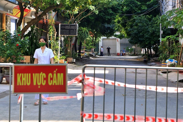 Nửa đêm, 24 người đến bệnh viện xét nghiệm nCoV, có 9 ca dương tính