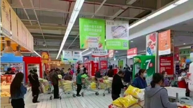 Dân Trung Quốc đổ xô tích trữ nhu yếu phẩm bất chấp trấn an