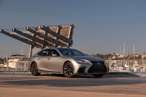 Ấn tượng nhất của Lexus LS 2022 là giá bán
