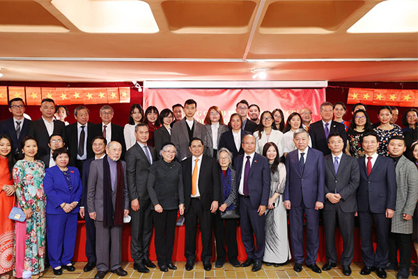 Thủ tướng mong bà con kiều bào phát huy tinh thần 'bầu ơi thương lấy bí cùng'