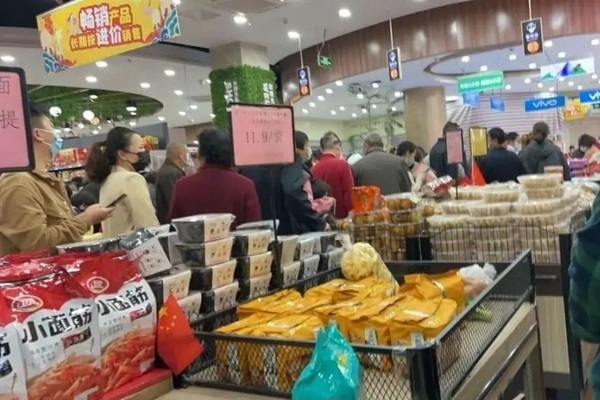 Hình ảnh dân Trung Quốc đổ xô mua tích trữ thực phẩm