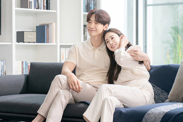 Bi Rain gây sốt khi công khai nịnh 'bà xã' Kim Tae Hee