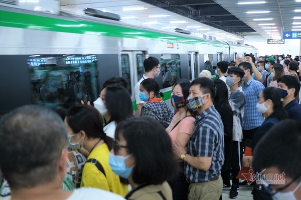 Chen chân trên tuyến đường sắt Cát Linh – Hà Đông