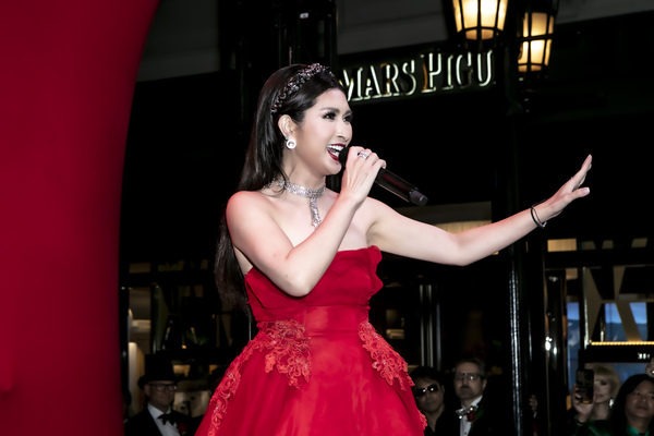 Đạo diễn 'Phượng Khấu' thắng giải tại Mỹ