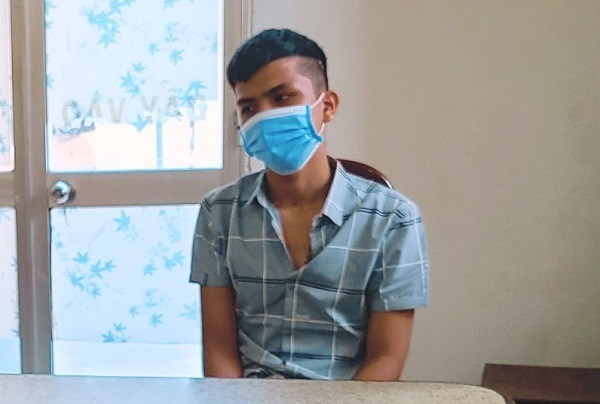 Thanh niên tát tới tấp bạn gái, cướp tài sản rồi bỏ trốn vào TP.HCM